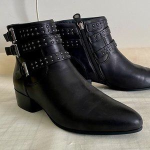 GEOX NWOB Comfy Black Leather Boots Grommets Trim Block Low Heel Zip EU41 US 9.5